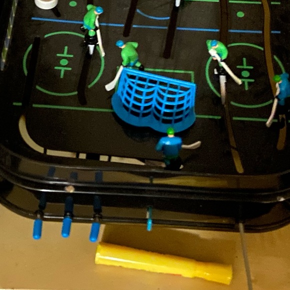 Mini tabletop hockey - Picture 3 of 8
